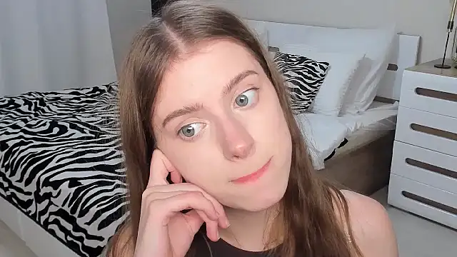 Erica_Kiss Adlı Modelin Canlı XXX Sohbeti