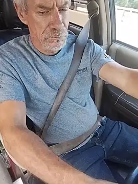 Biknight: διαδικτυακό σόου στην κάμερα