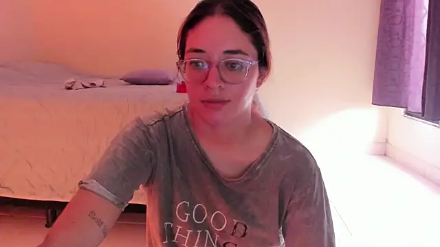 atenas_05_ Adlı Modelin Canlı XXX Sohbeti