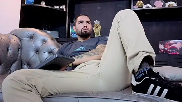 matteosantos Adlı Modelin Canlı XXX Sohbeti