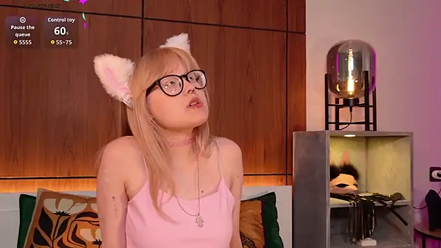 MoliQin's Live XXX Chat