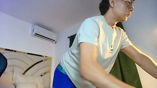 Milo_Storm: вебкам-шоу