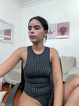 kitty_rousse01 Adlı Modelin Canlı XXX Sohbeti