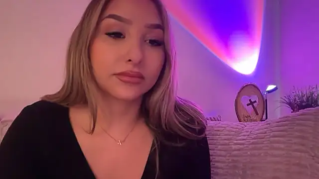 lustfulsmiles: διαδικτυακό σόου στην κάμερα