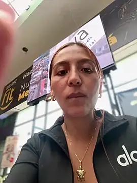 Queen_Scatlett: διαδικτυακό σόου στην κάμερα