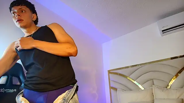 Milo_Storm: απευθείας συνομιλία ΧΧΧ