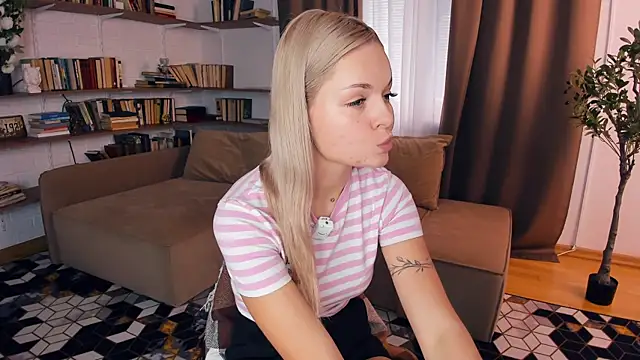 แชท XXX สดของ AndraQuella