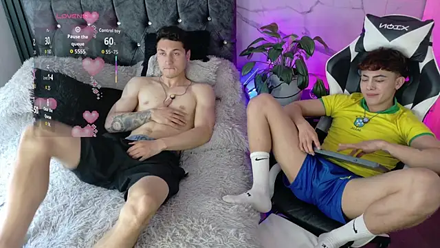 Saimonvela live XXX chat