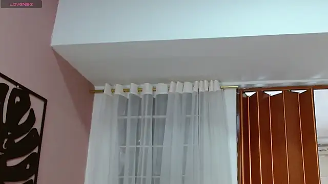 amara_rousse1 Adlı Modelin Canlı XXX Sohbeti