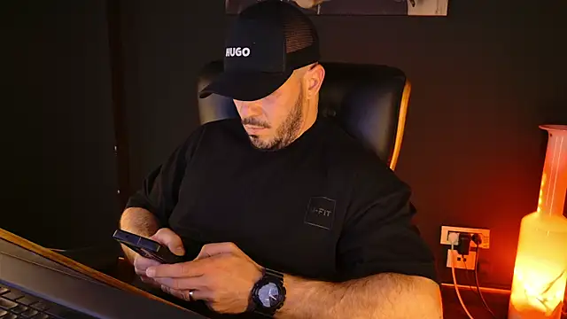 Show modela AngeloEric na web-kameri