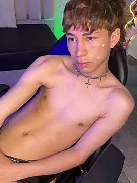 kaelwolf_tay: онлайн-секс-чат