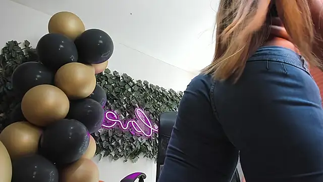 DestinyHills – Naživo XXX chat