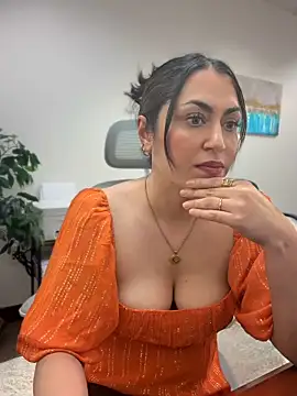 YourQueen18 live XXX chat