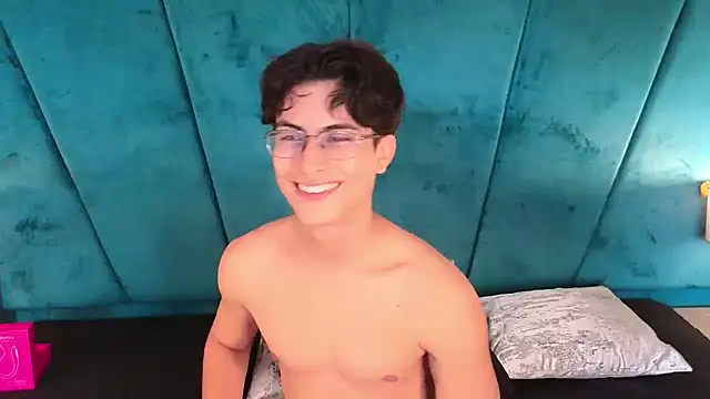 Aaron_Eze 网  络视讯表演