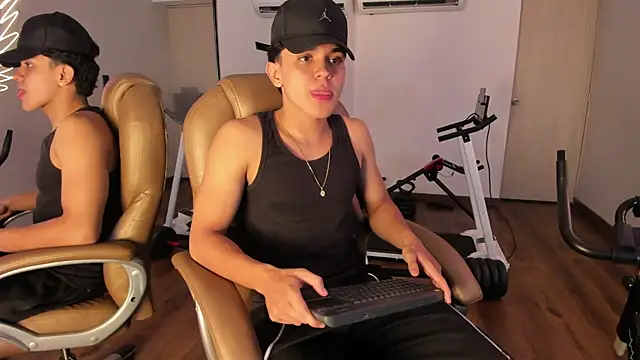 _TaylorBlack: онлайн-секс-чат