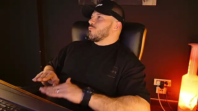 Онлайн чат XXX AngeloEric