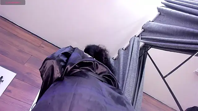 Chat +18 de Mia_Ebonyy ao vivo