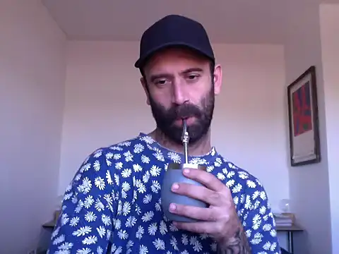 BICHAOOSIETE: διαδικτυακό σόου στην κάμερα