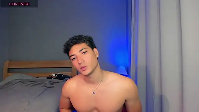 Show modela MitchellXD na web-kameri