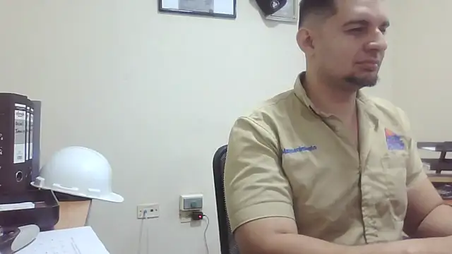 Officeb0y Adlı Modelin Web Kamerası Şovu