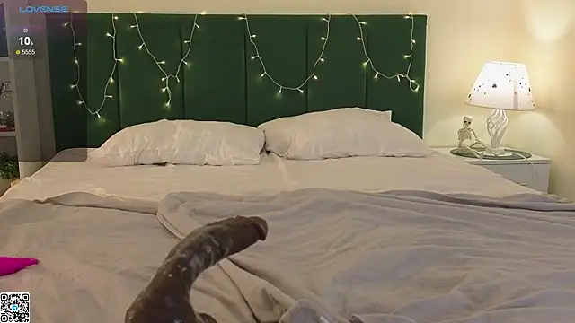 Bonnie_White Show in webcam