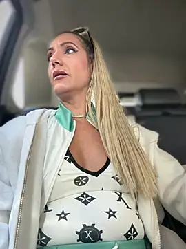 adya-aly 现场XXX聊天