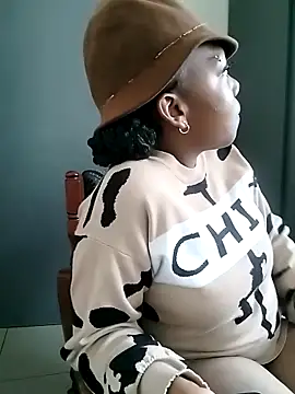 InnocentSlutXx élő XXX-chatje