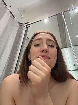 Tiny_Anny: διαδικτυακό σόου στην κάμερα