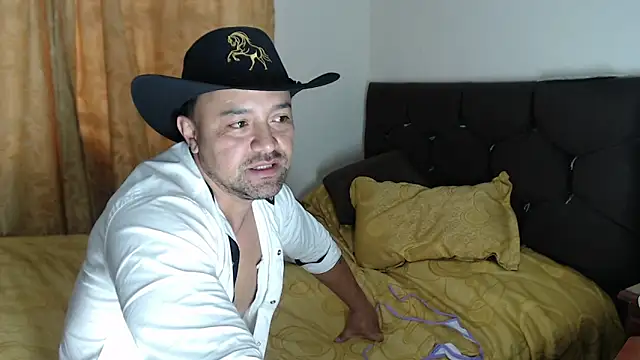 Show modela AlejoMoretti na web-kameri