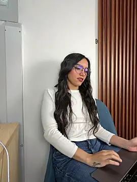 eimi_rosse18n Live XXX chat