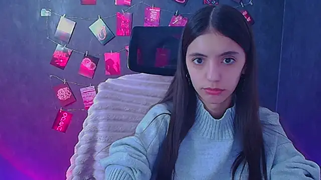 Aishell_ Adlı Modelin Canlı XXX Sohbeti