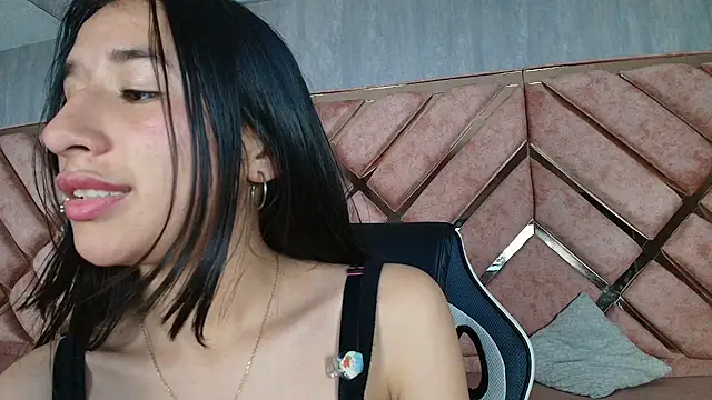 Chatroom XXX en direct de LilyRossi_