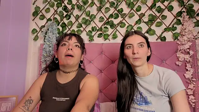 Chat XXX en directo de Valkiria-and-Dione