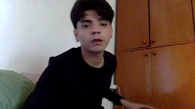 dylancrugerx Show Webcam