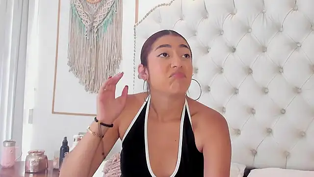 Sara_funy Adlı Modelin Canlı XXX Sohbeti