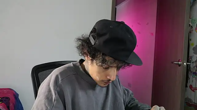 trieoneのウェブカメラショー