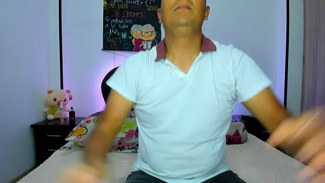 XXX chat uživo modela Ari_And_Abdie