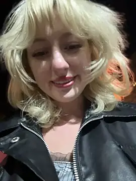 RonnieKiss Adlı Modelin Canlı XXX Sohbeti