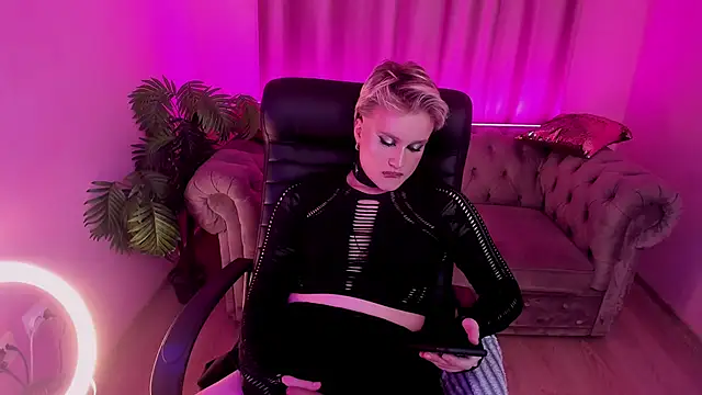 Show modela cumboydoll na web-kameri