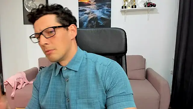 BrutusK08 即時 XXX 聊天