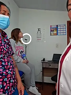 Show modela JustSamantha_ na web-kameri