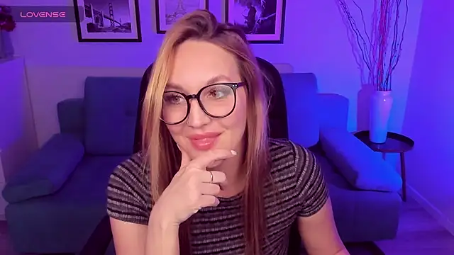 EvieMagical's Live XXX Chat