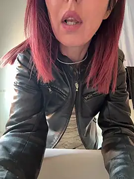 Cherryschiodisegarsi Adlı Modelin Canlı XXX Sohbeti