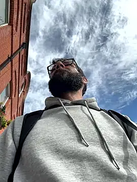 Pokazy przed kamerką – Michel_huge