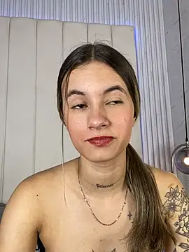 JuliaColemann Adlı Modelin Canlı XXX Sohbeti