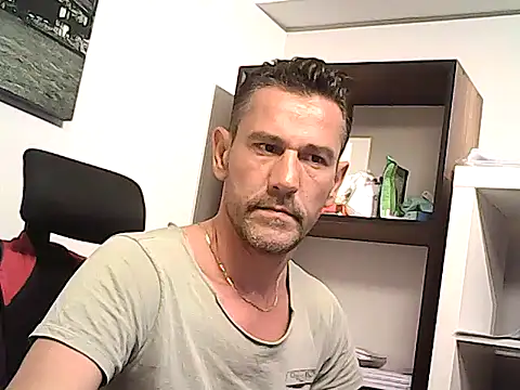 mastercharisma35 Adlı Modelin Canlı XXX Sohbeti