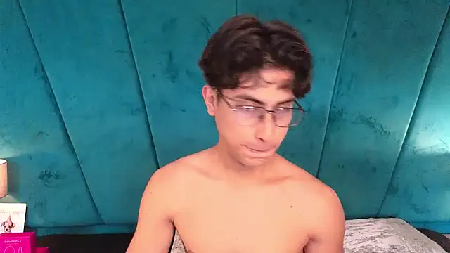 Aaron_Eze Pertunjukan Webcam