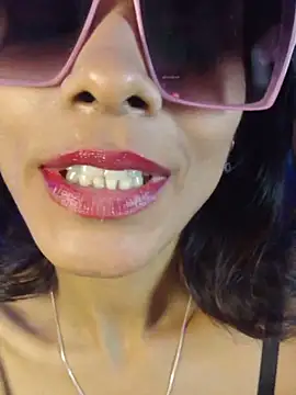 Ivy_the_goddess Show in webcam