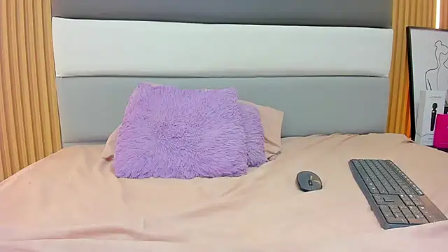 Živý XXX chat LEYNABRAUN