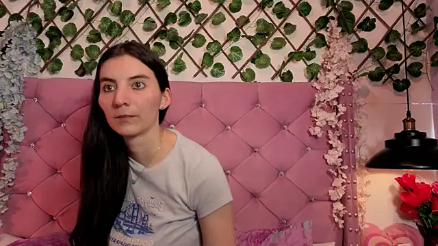 Valkiria-and-Dione Chat XXX live